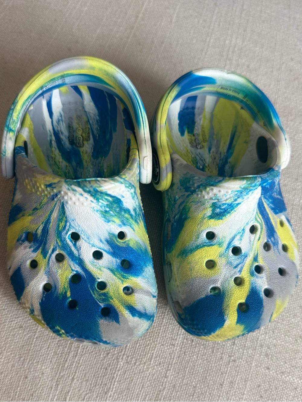 Crocs Boy Toddler Water Shoes in Blue, Yellow & White Tye Dye- GUC, size C4